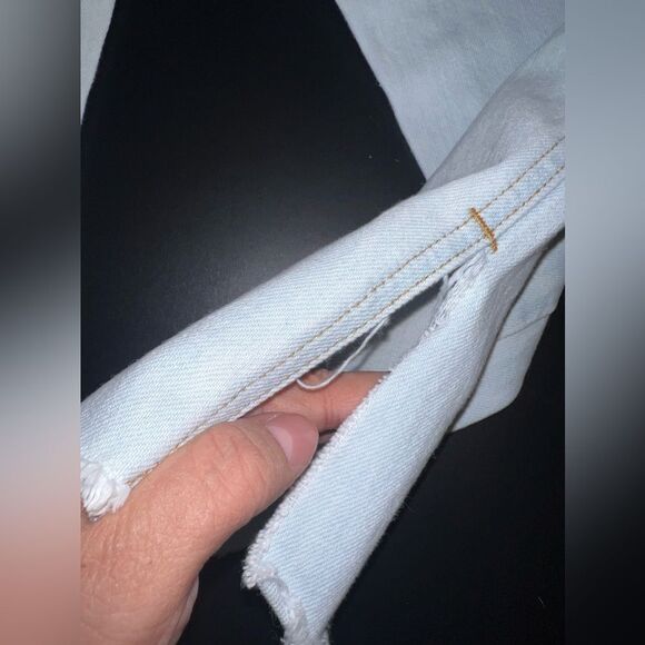 Abercrombie & Fitch Light Wash Cropped jeans W/ Patches Size 6 EUC - Picture 10 of 14